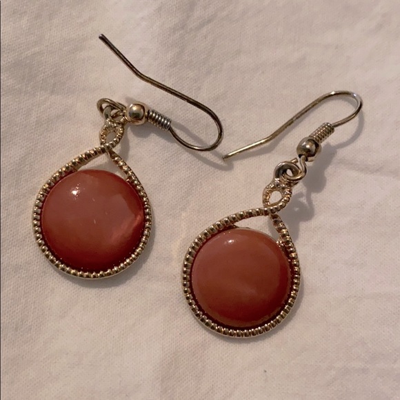 FREE WITH PURCHASE Tan gold drop earrings - Picture 3 of 4